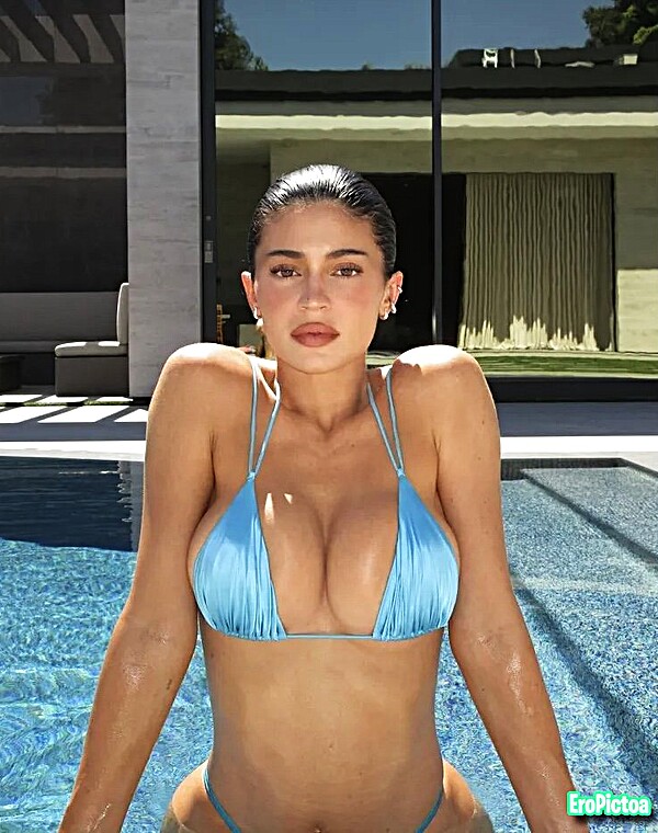 Thumbnail for Kylie Hot titsdrop AI 🔥🔥🔥
