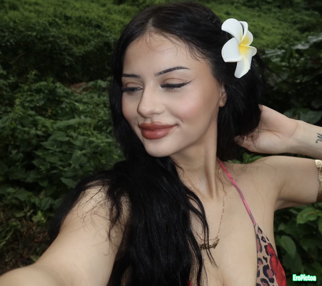 Wendy Ortiz (ai) photo featuring ai cumshot