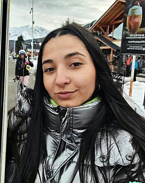 Thumbnail for Latina AI Friend Facial 30 unlucid(dot)ai/r/PKK600PT1U