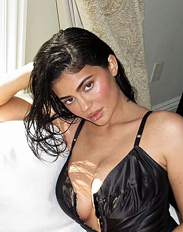 Thumbnail for Kylie Sex tape Hot AI 🔥🔥🔥