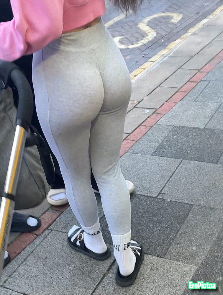 Creep shots photo - Part 22