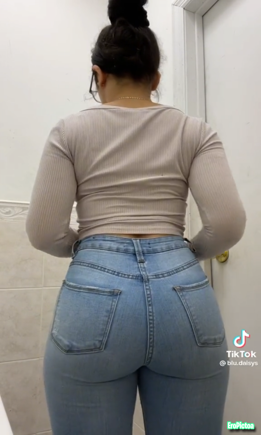 Jeans photo featuring jeansphatassbigassjigglebooty - Part 52
