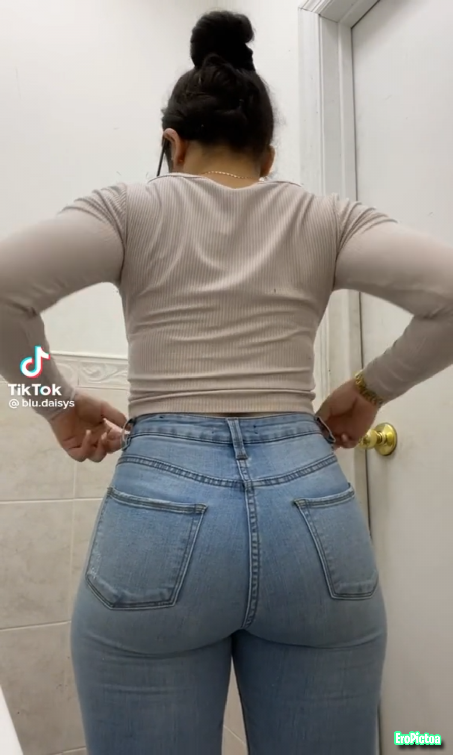 Jeans photo featuring jeansphatassbigassjigglebooty - Part 55