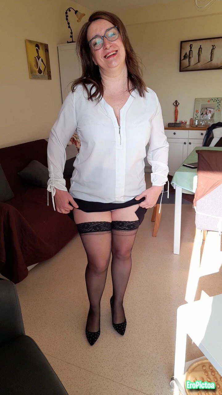 Delphine secrétaire salope photo featuring wife - Part 13