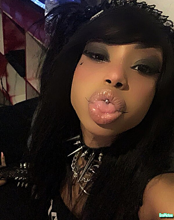 Thumbnail for Tatiana, 23, Goth Ebony DJ Nudes Leaked