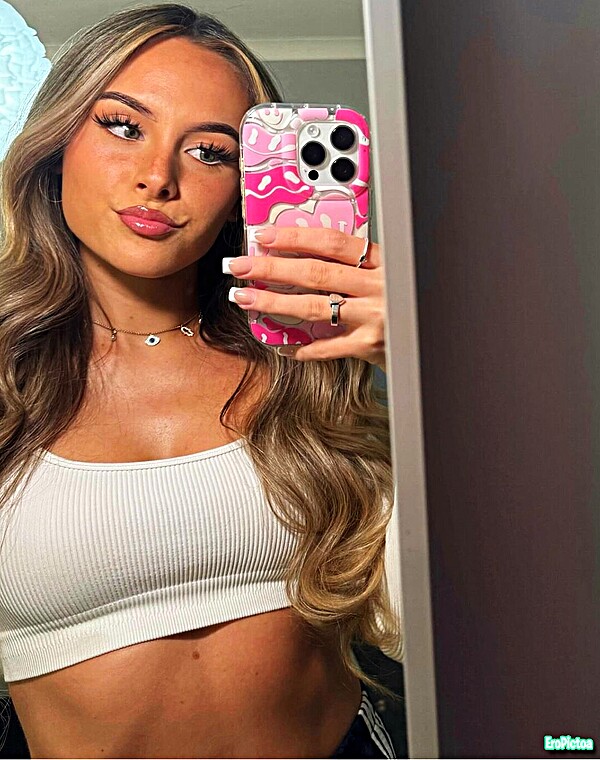Thumbnail for What do you think of this tight babe?