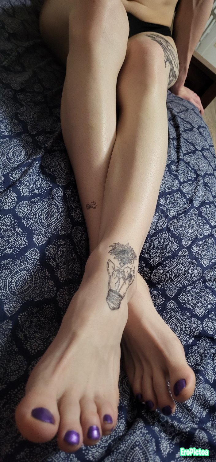 Feet 👣 photo featuring Cum