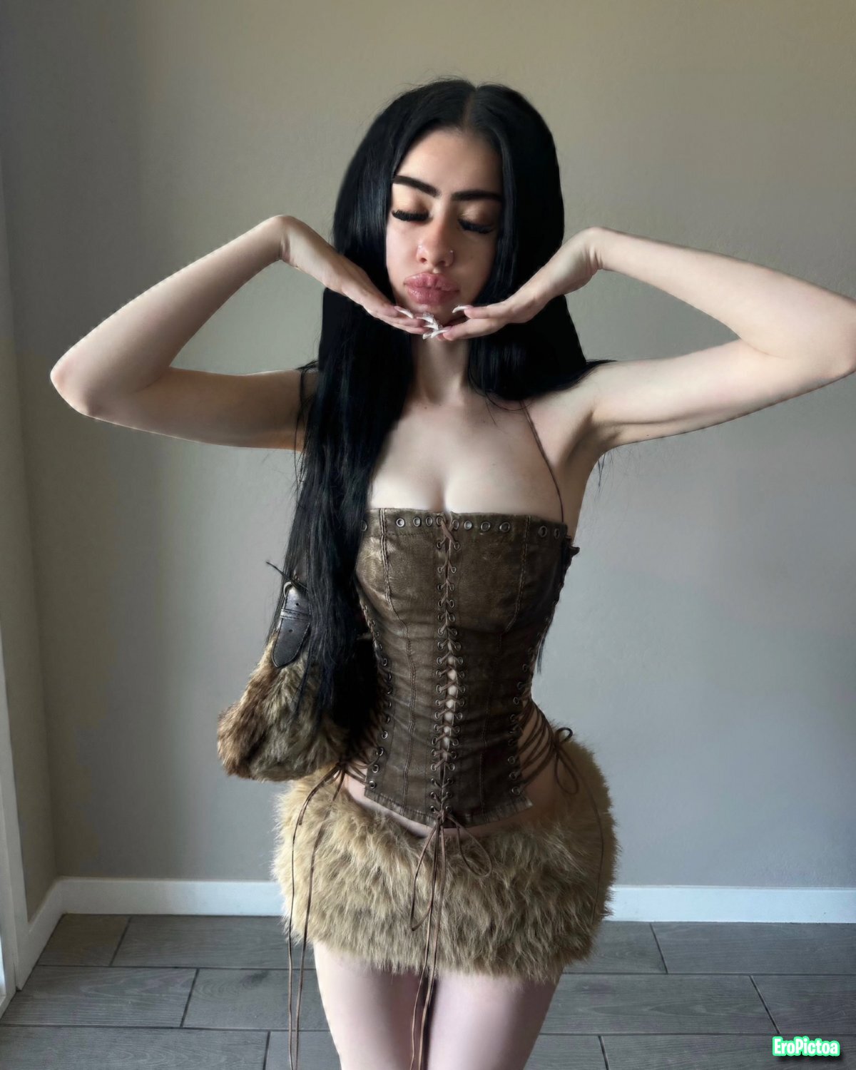 Pretty Ugly photo - Part 31