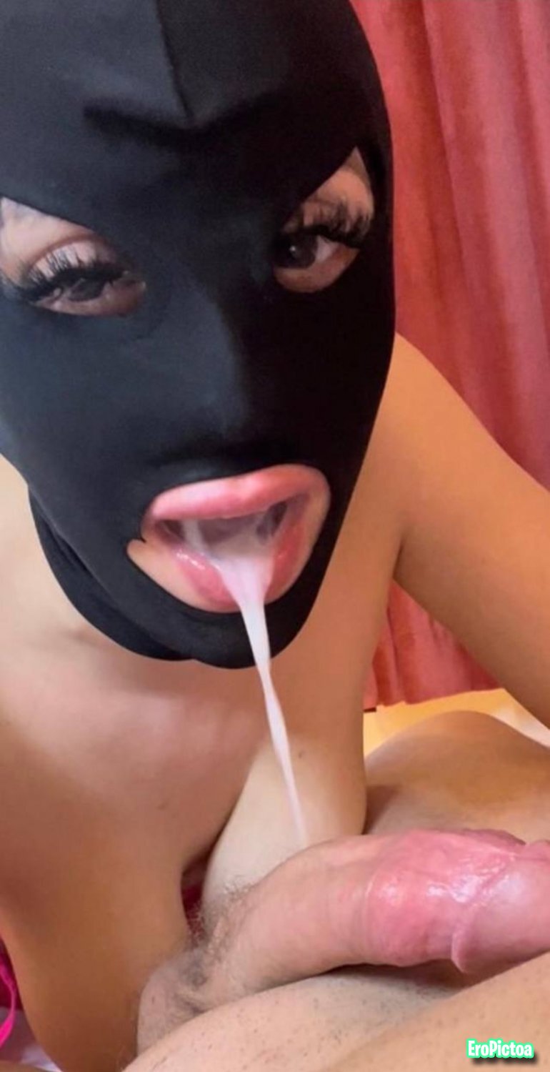 Arab escort from Paris photo featuring footjob - Part 9