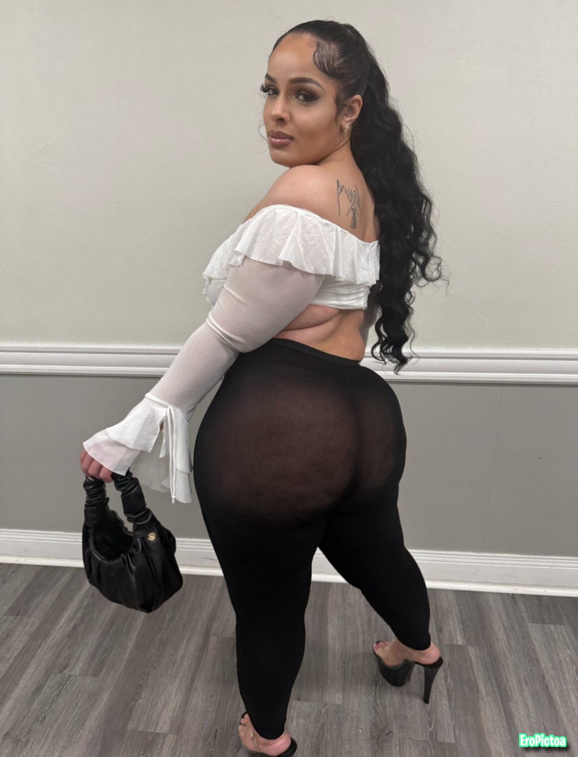 Sexy thick lightskin💦 photo featuring sexy - Part 23