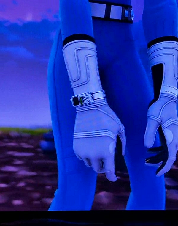 Thumbnail for Sue storm dances as she shows off her tight milf body - Fortnite