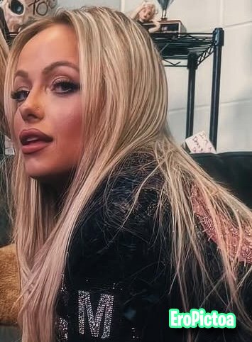 liv morgan(ai) photo featuring deepthroat - Part 5