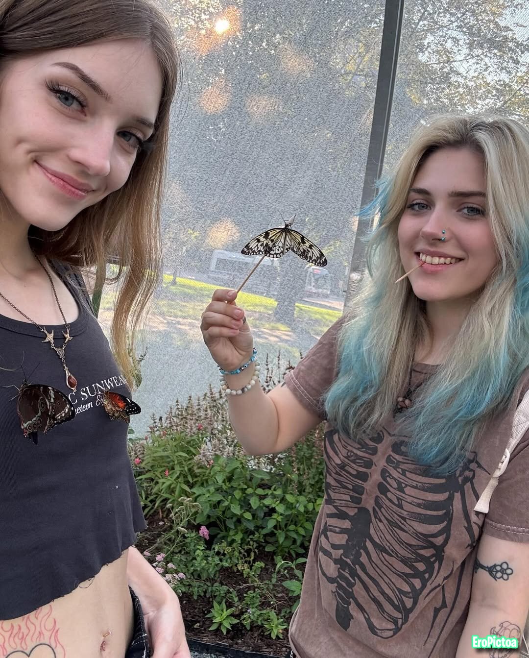 Disclosure #462: Alpha lesbian photo featuring camgirl - Part 23