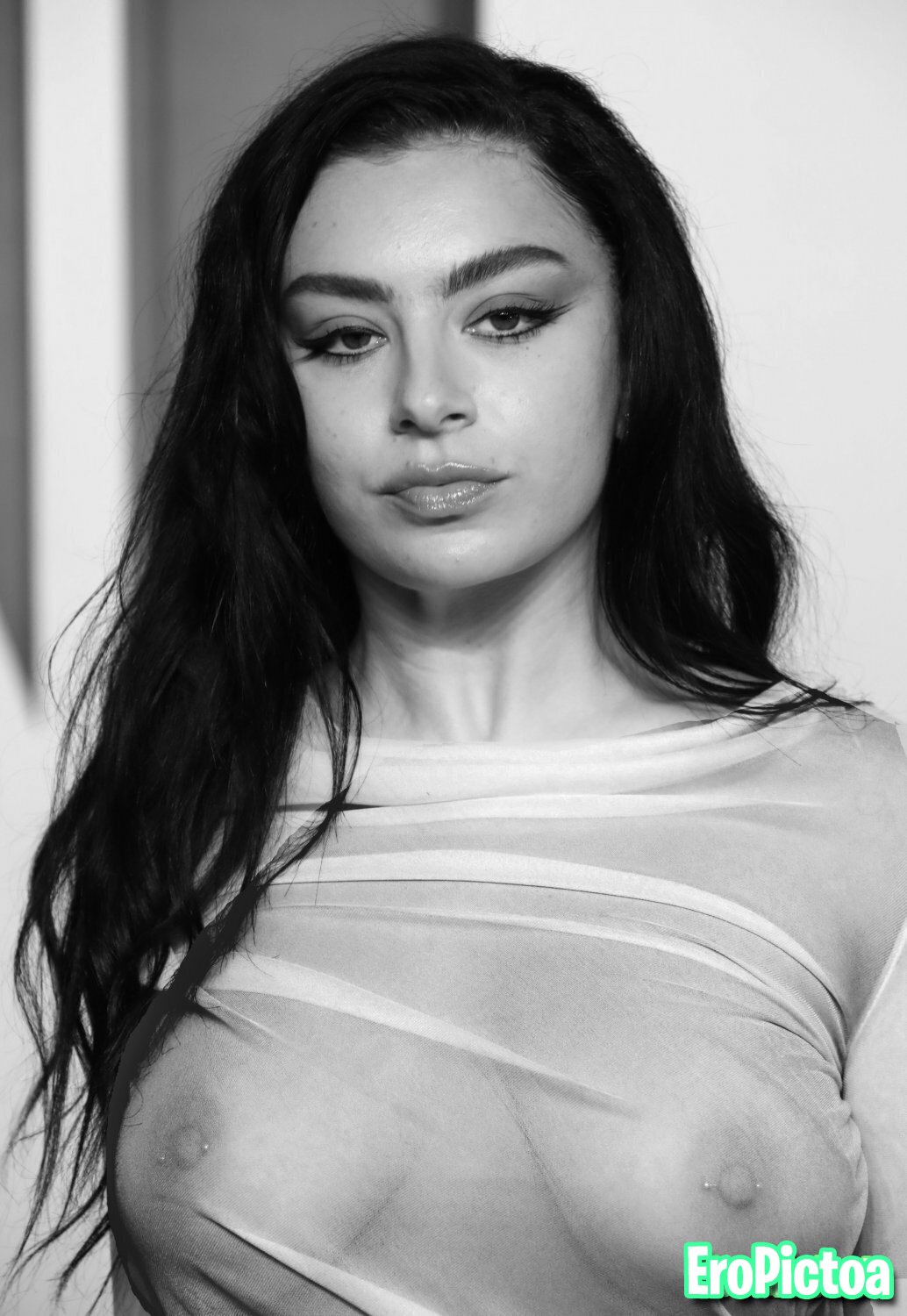 Celebrity X-Rays photo featuring bella hadid - Part 11