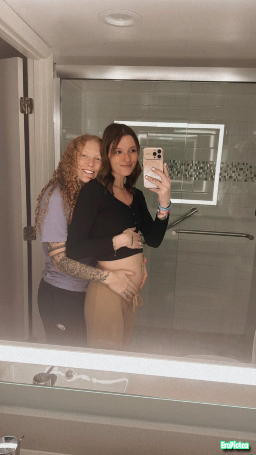 Pregnant lesbians photo featuring pregnant - Part 5