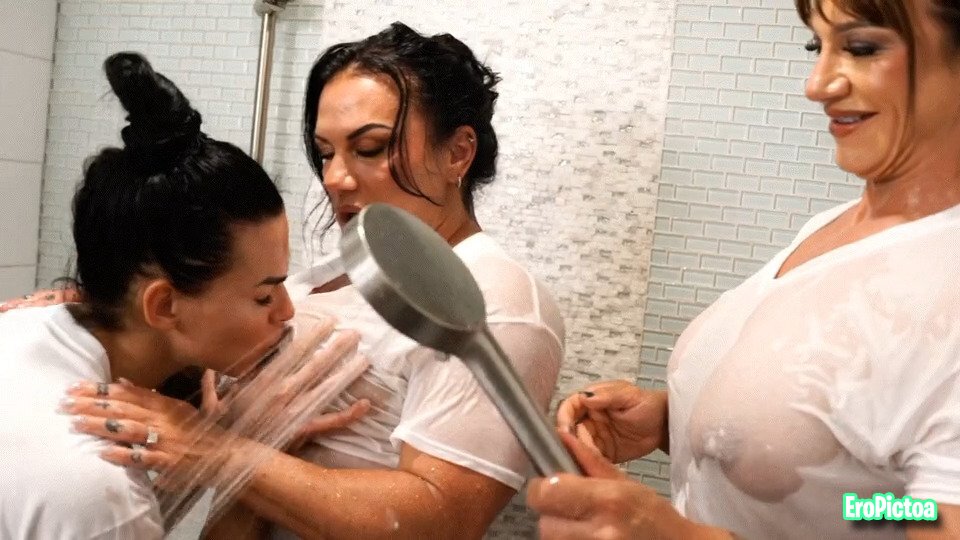 Lesbian muscle shower photo featuring lesbian muscle - Part 6