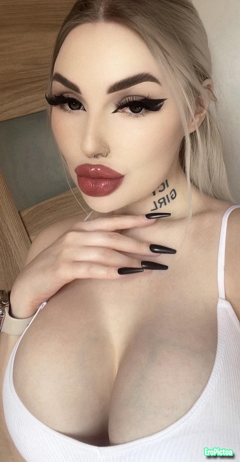Pumped up DSLs photo featuring bimbo - Part 15