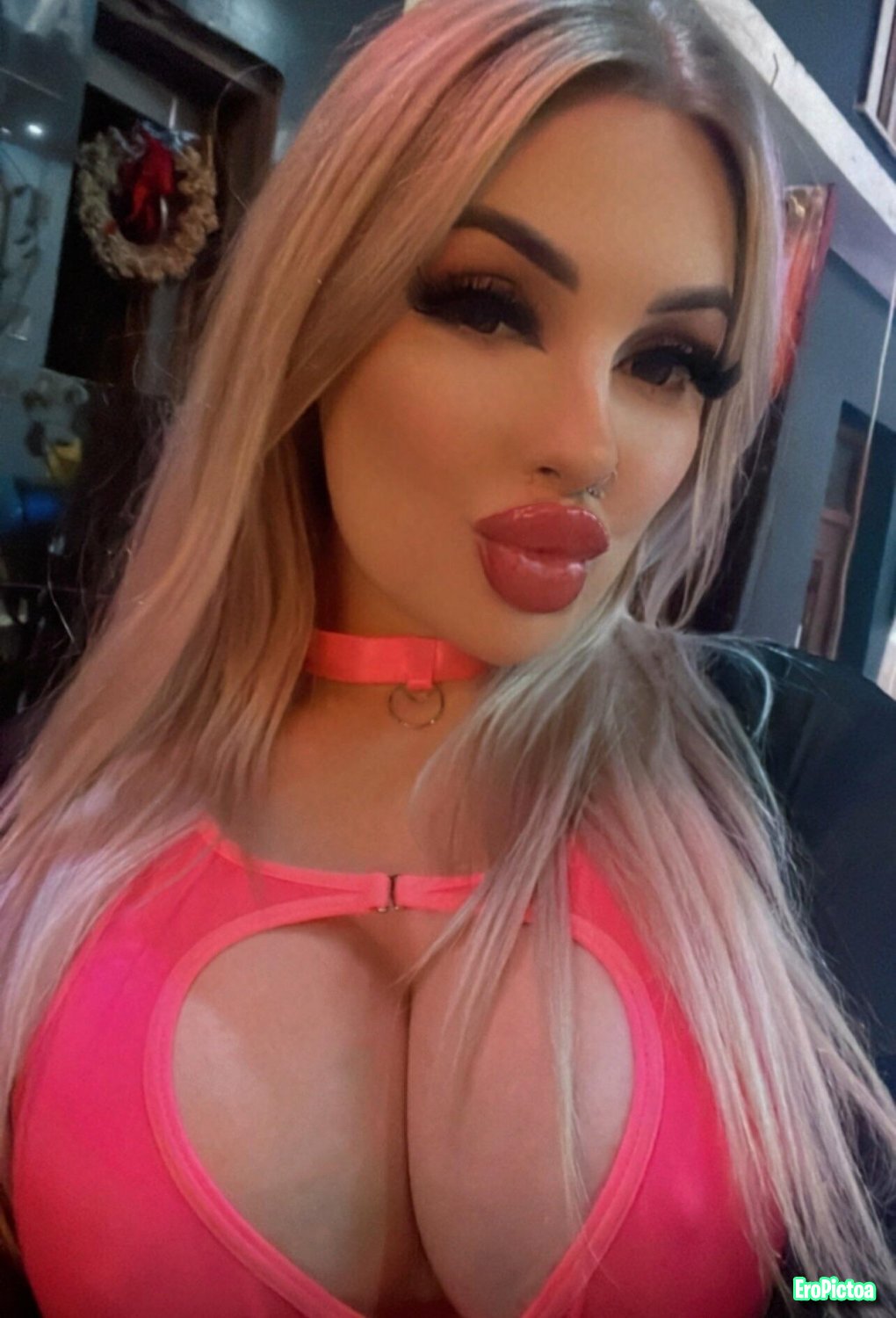 Pumped up DSLs photo featuring huge lips - Part 17