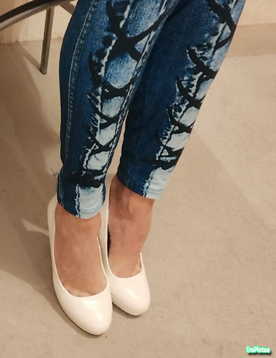 Sexy white Pumps 👠 🦶🏻😛 photo featuring Jeans - Part 2