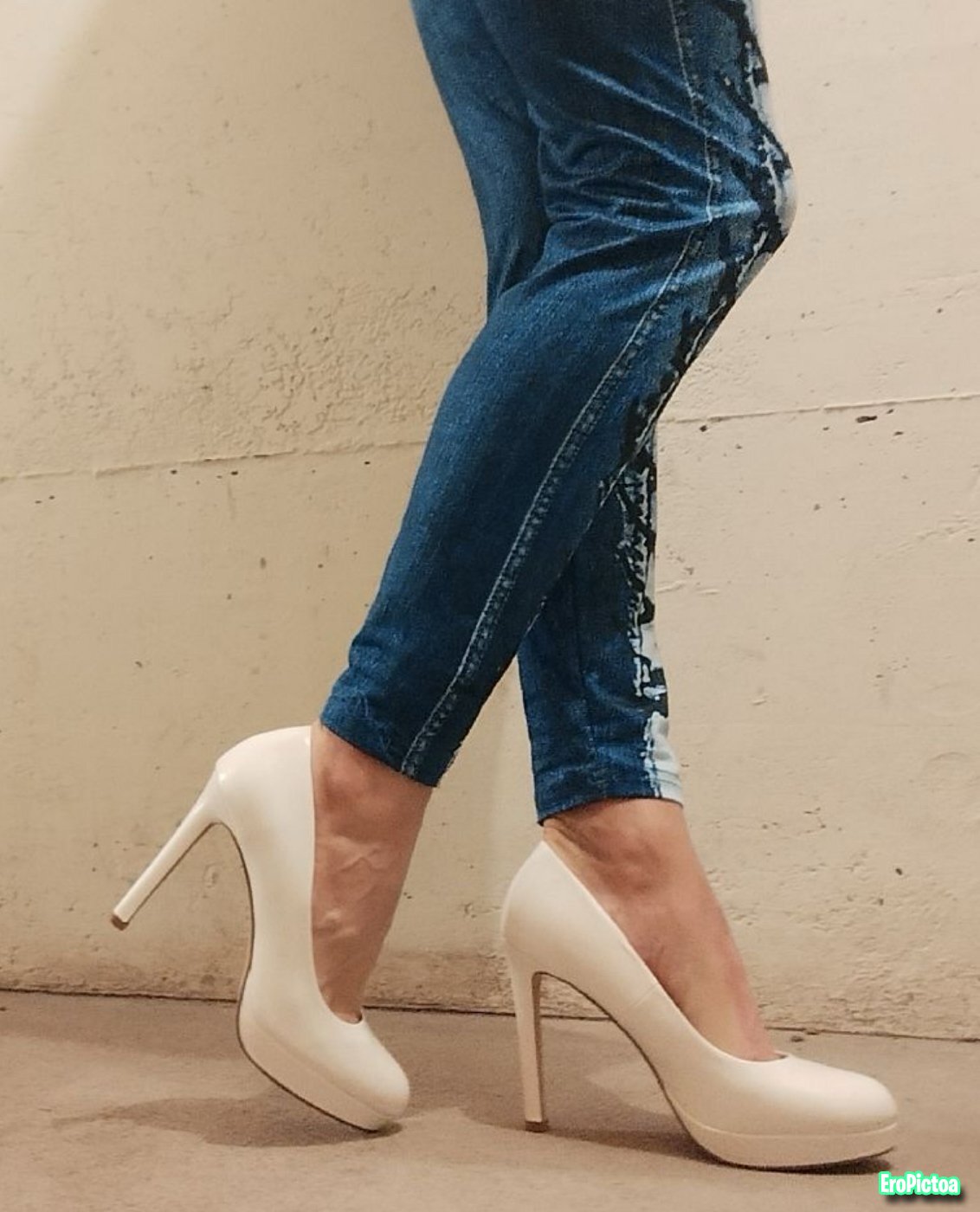 Sexy white Pumps 👠 🦶🏻😛 photo featuring feet - Part 5