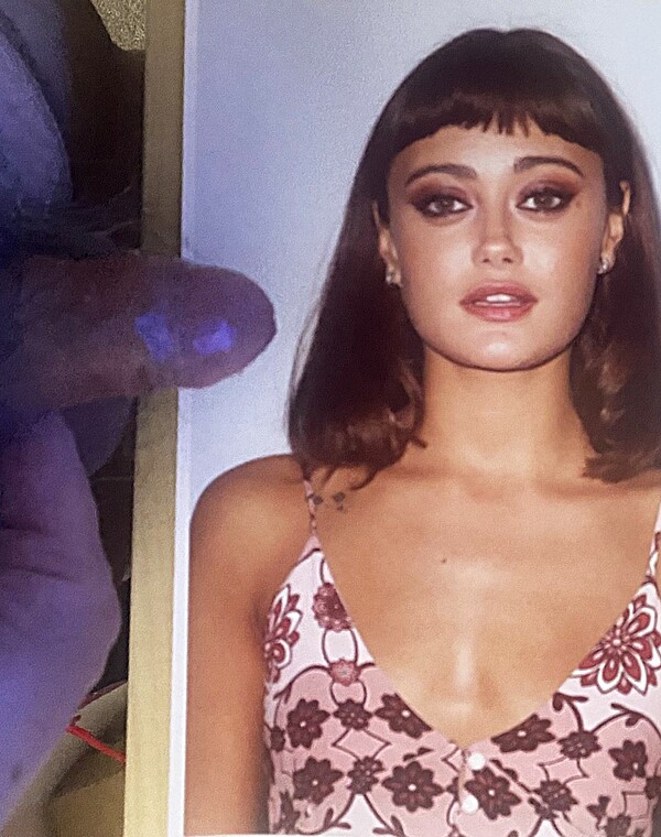 Thumbnail for Ella Purnell Cum & Piss Tribute