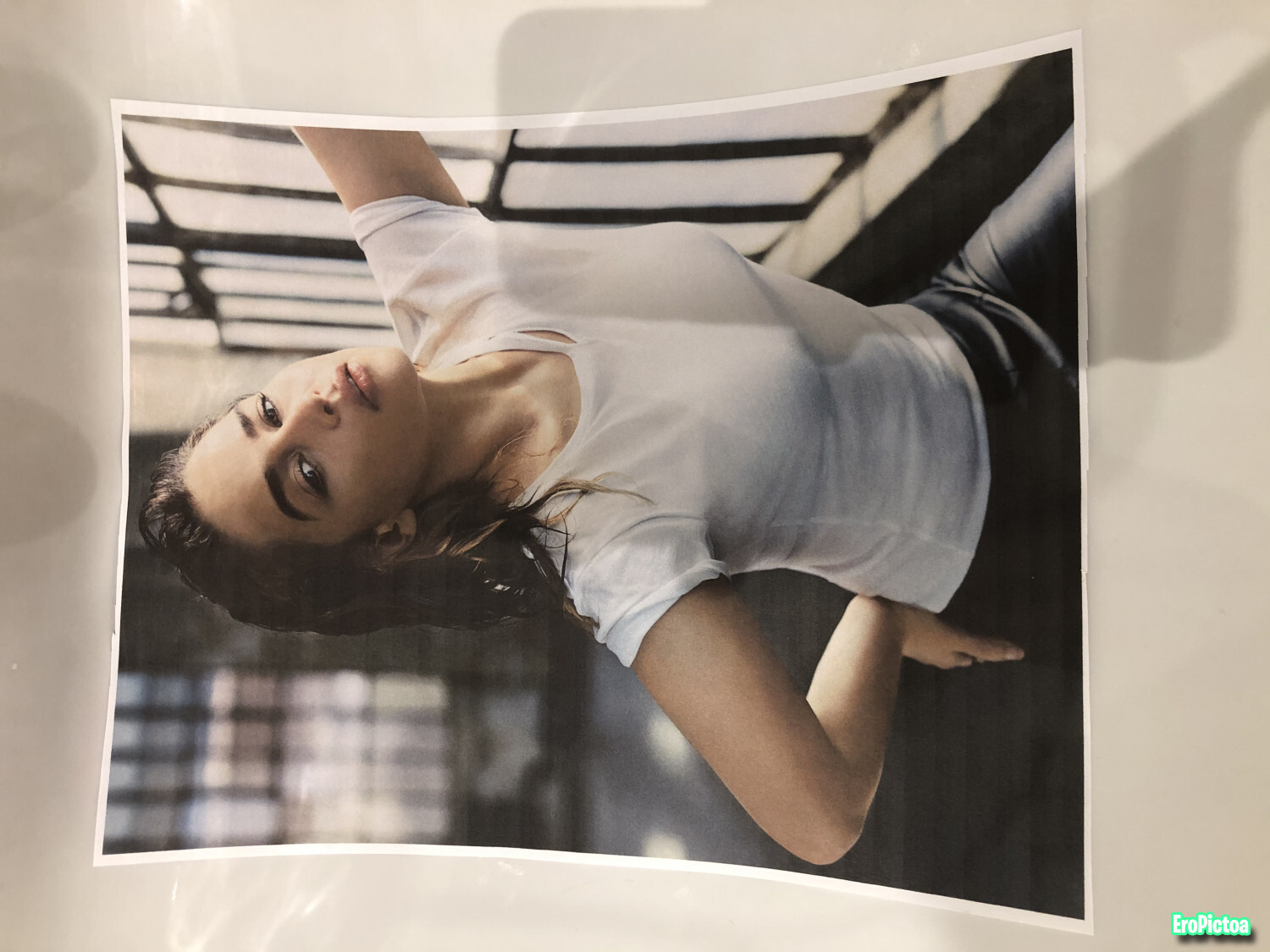 Emilia Clarke piss tribute photo