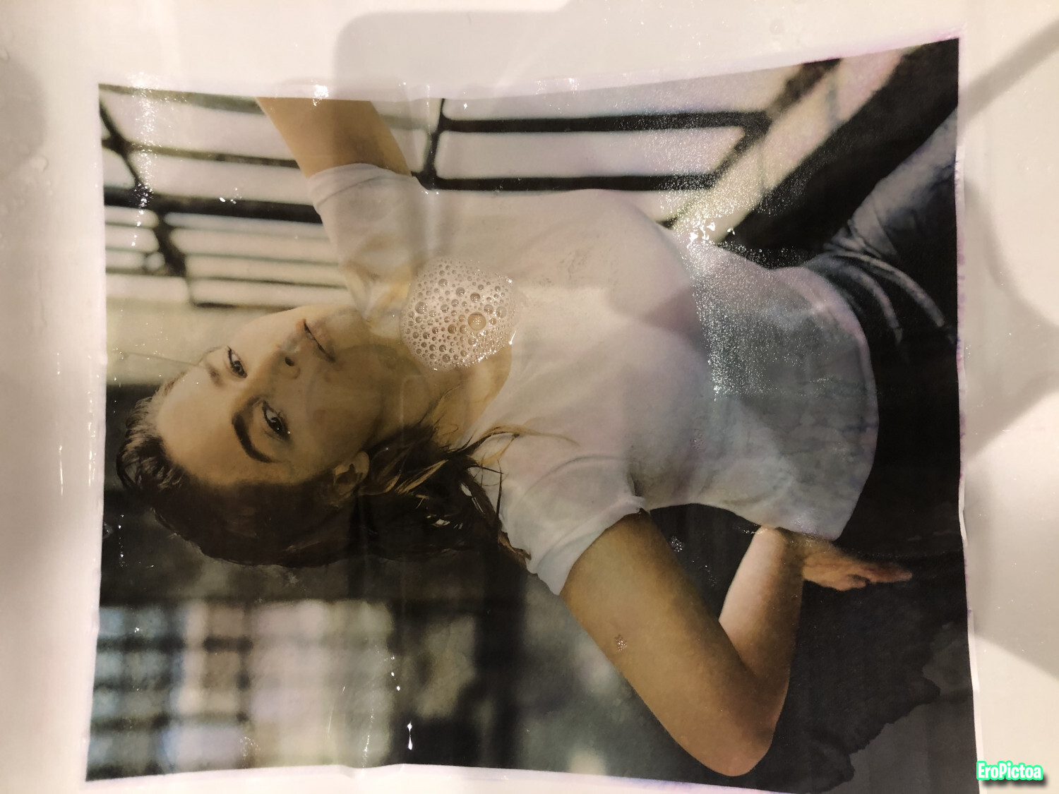 Emilia Clarke piss tribute photo