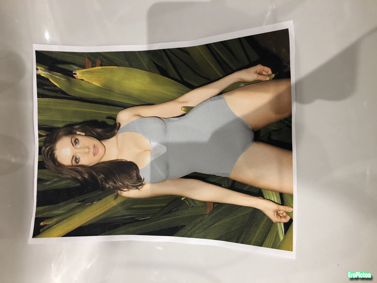 Alison Brie piss tribute photo