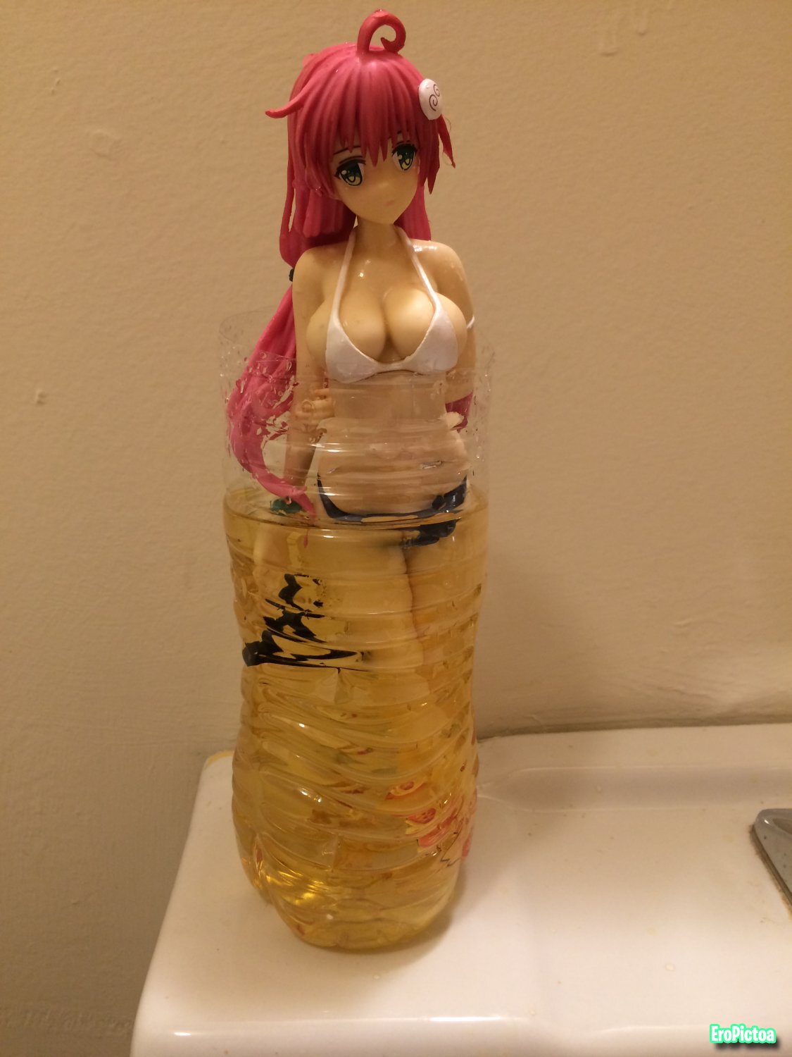 Lala's pee bath photo featuring piss tribute - Part 4