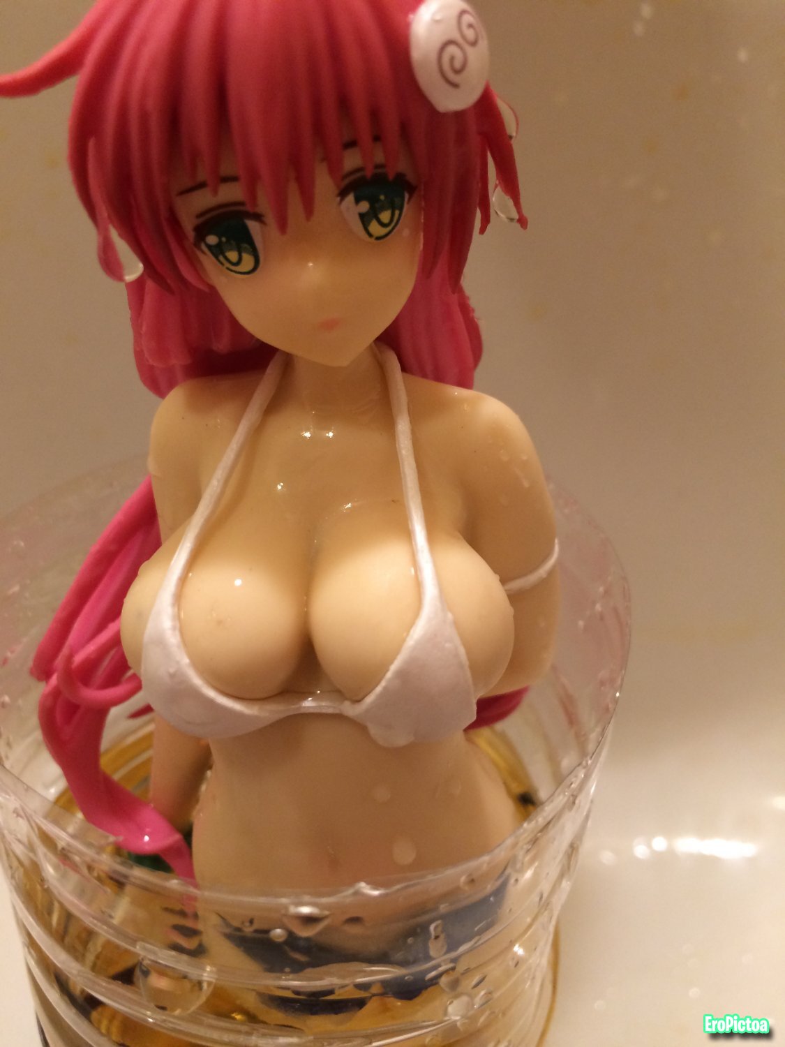Lala's pee bath photo featuring anime figure - Part 5