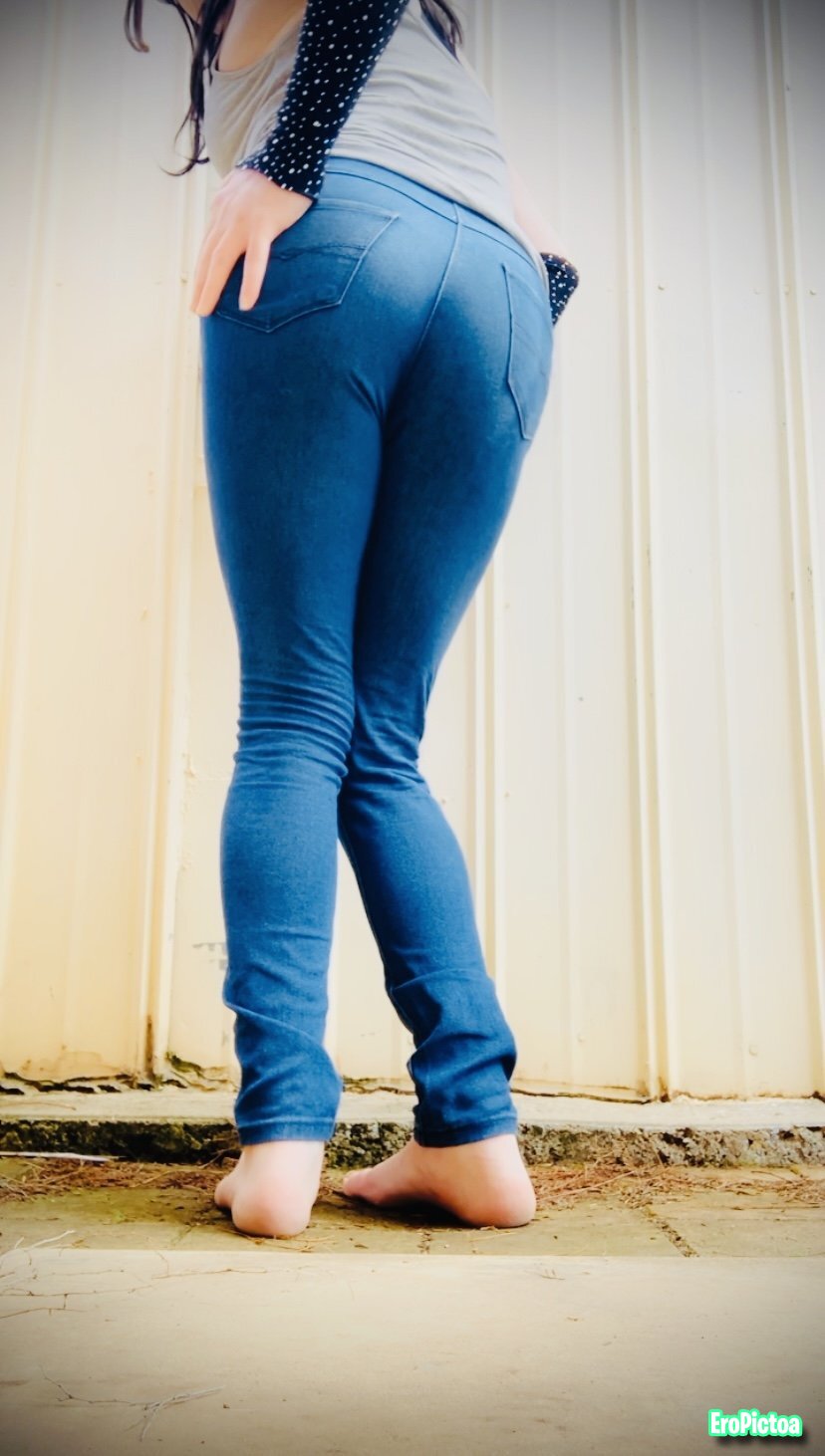 Pissy pants sissy 🌊🖕😈 photo featuring fingering - Part 10