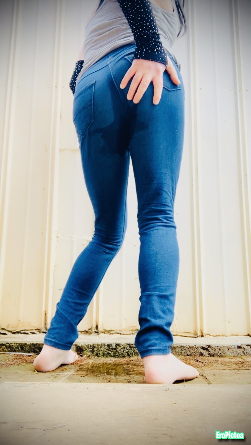 Pissy pants sissy 🌊🖕😈 photo featuring pee pants - Part 14