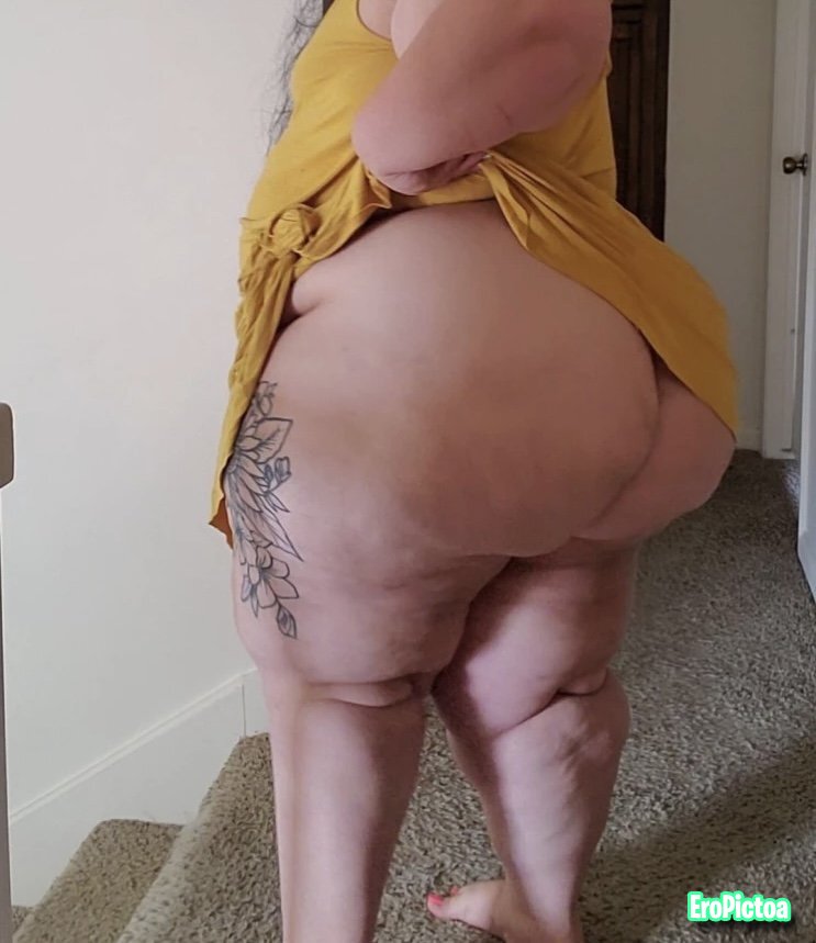 Huge donk Latina photo