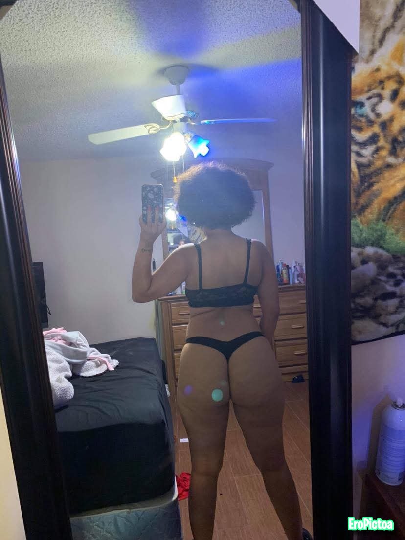 Thick booty photo featuring tittys