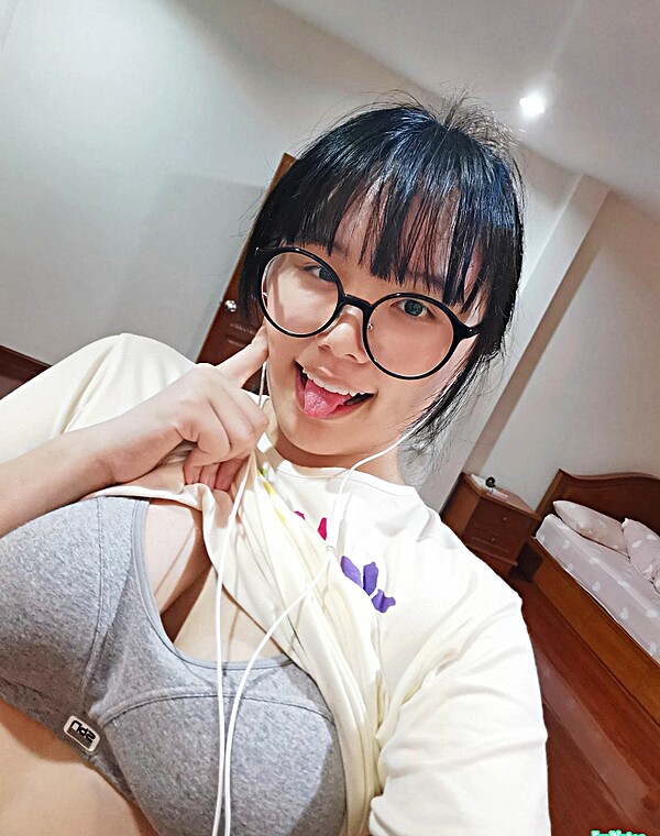 Thumbnail for สาวแว่นน่ารักๆ🥵