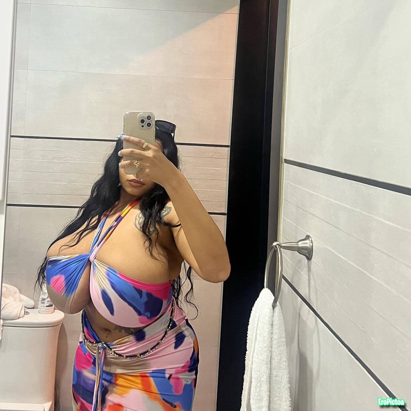 Extreme Cleavage 4 photo featuring Ebony - Part 1