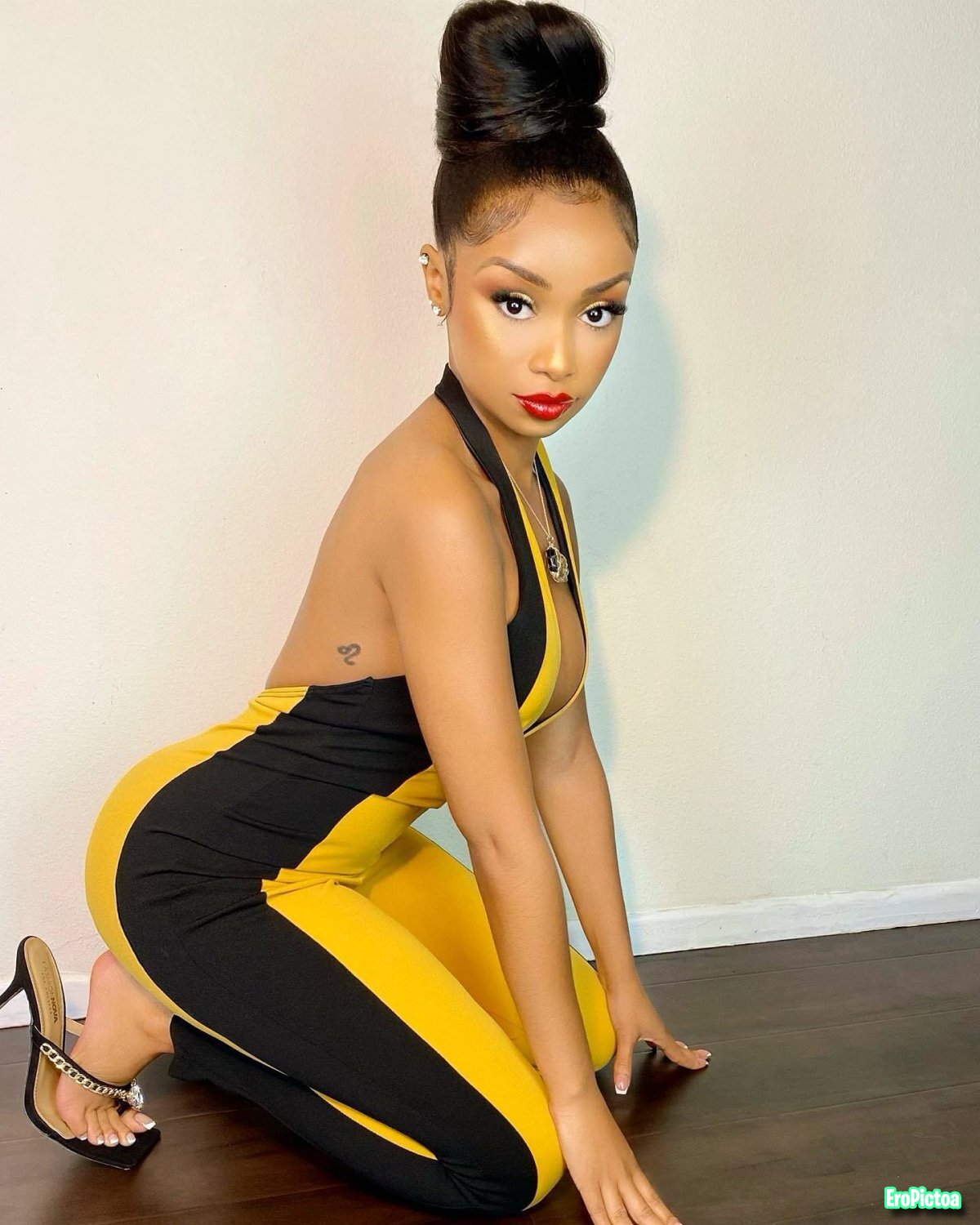 Desiree Mitchell Foot JOI photo featuring Sexy toes - Part 40