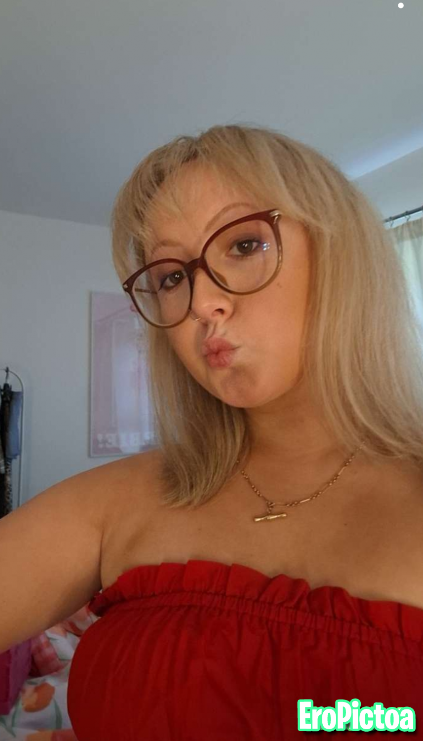 Gorgeous Babe photo featuring Boobs - Part 5