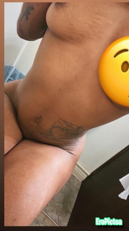 Slim StretchMarks Suckey Suck photo featuring pussy