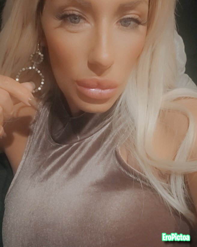 Tasty bimbo goon session photo featuring Dsl