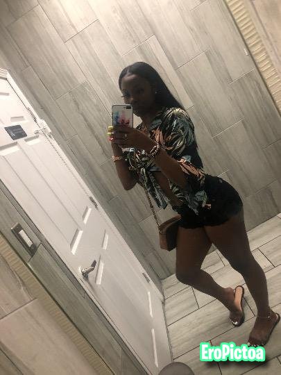 Momma ❣️ Stripper Exotic Dancer #HMD photo featuring iPhone 14Pro Max