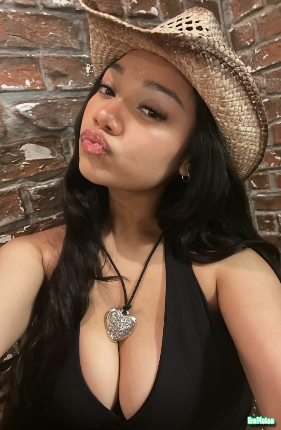 Twitch streamer - Mariiiisel(ai) photo featuring deep throat - Part 8