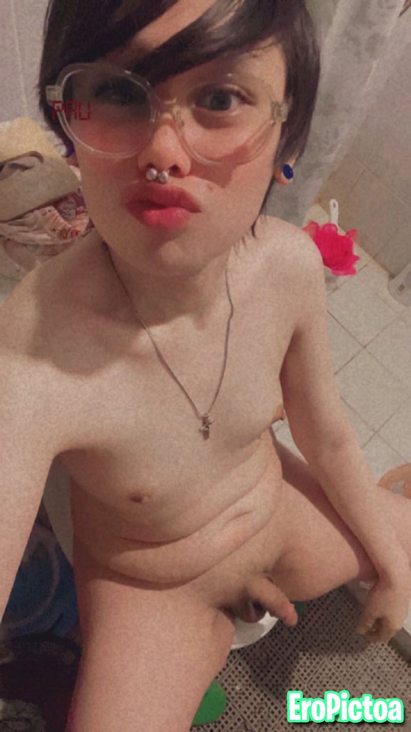 Snapchat-349762406 photo featuring Trans