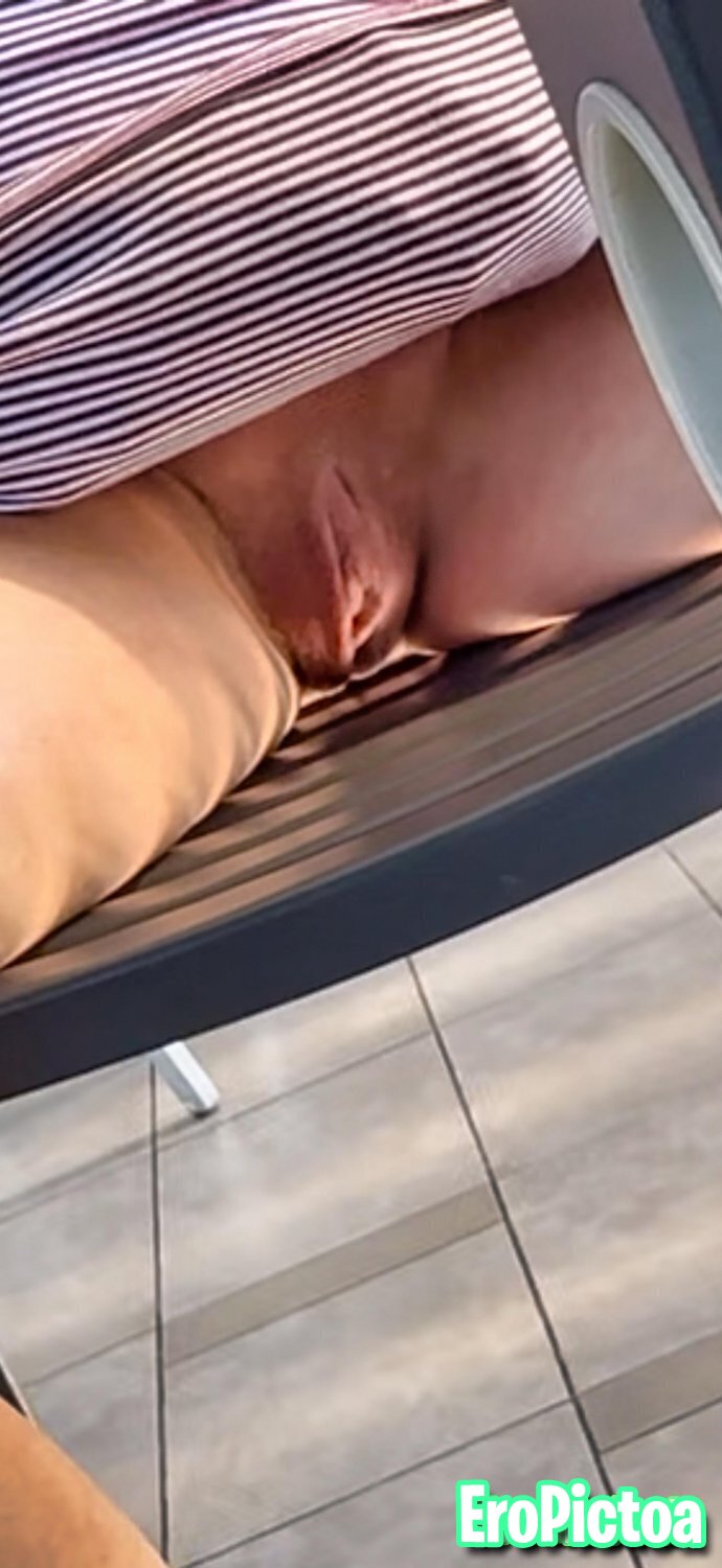 Upskirt Gilf photo featuring Oma - Part 4