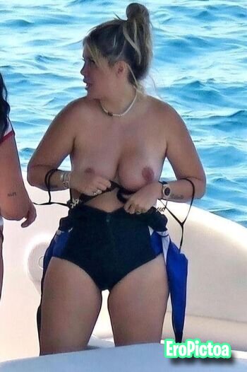 Wanda nara photo featuring Culona - Part 31